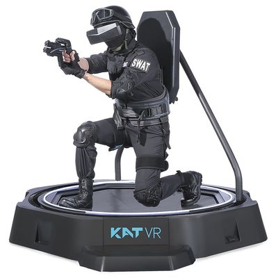 Marche naturelle dans le tapis roulant de réalité virtuelle Omni - Directionnel